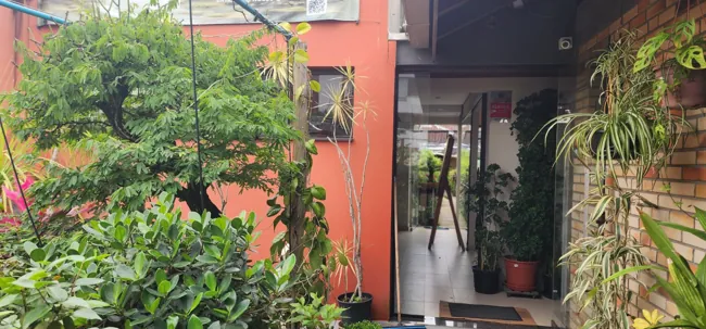 Fachada e entrada — Porta de entrada
