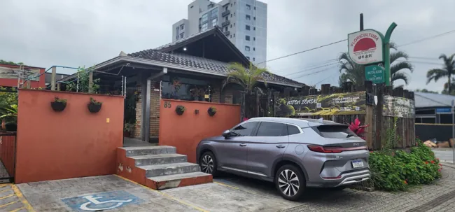 Fachada e entrada — Entrada da loja