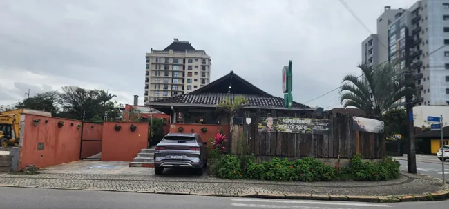 Fachada e entrada — Vista frontal da sede Nipon Bonsai